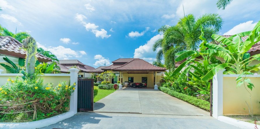 Villa in Phuket, Thailand 4 bedrooms № 173462