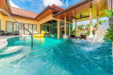 Villa in Phuket, Thailand 4 bedrooms № 173462 - photo 14
