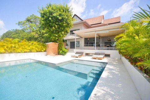 Villa in Ko Samui, Thailand 5 bedrooms № 162319 - photo 2