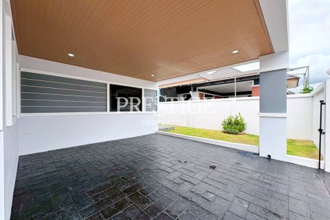 House in Pattaya, Thailand 3 bedrooms № 197496