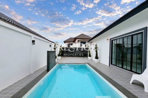 House in Pattaya, Thailand 3 bedrooms № 197495
