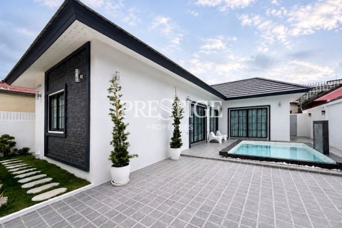 House in Pattaya, Thailand 3 bedrooms № 197495