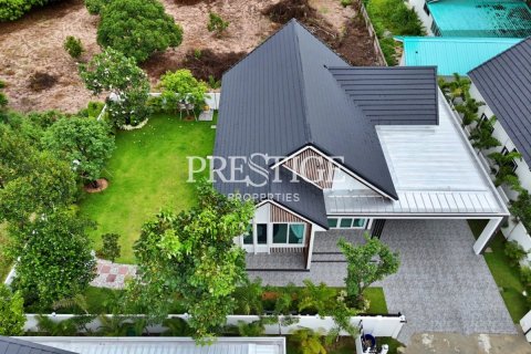 House in Pattaya, Thailand 3 bedrooms № 197497