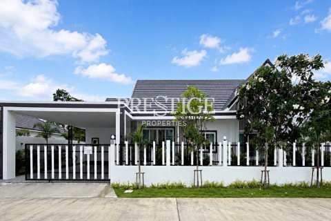 House in Pattaya, Thailand 3 bedrooms № 197499
