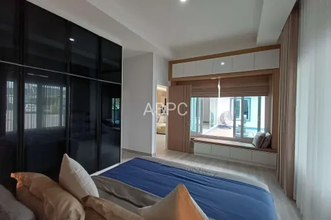 Casa de 5 dormitorios en Pattaya, Tailandia № 211385 - foto 13
