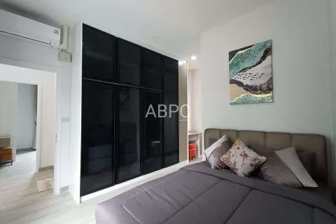 Casa de 5 dormitorios en Pattaya, Tailandia № 211385 - foto 9