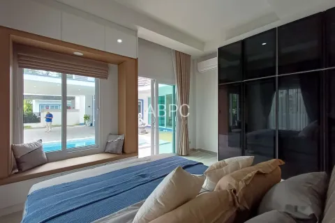 Casa de 5 dormitorios en Pattaya, Tailandia № 211385 - foto 19