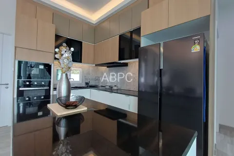 Casa de 5 dormitorios en Pattaya, Tailandia № 211385 - foto 10