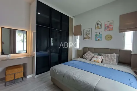 Casa de 5 dormitorios en Pattaya, Tailandia № 211385 - foto 4