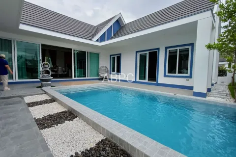 Casa de 5 dormitorios en Pattaya, Tailandia № 211385 - foto 14