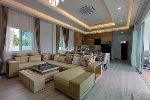 Casa de 5 dormitorios en Pattaya, Tailandia № 211385 - foto 5