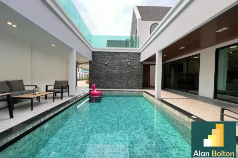 Casa de 4 dormitorios en Pattaya, Tailandia № 211380 - foto 16