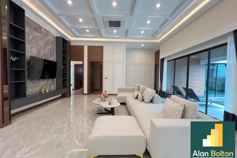Casa de 4 dormitorios en Pattaya, Tailandia № 211380 - foto 17