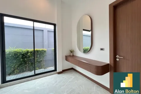 Casa de 4 dormitorios en Pattaya, Tailandia № 211380 - foto 15