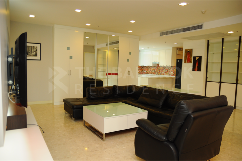 Condo in Bangkok, Thailand, 3 bedrooms № 184789 - photo 2