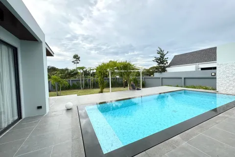 Casa de 4 dormitorios en Pattaya, Tailandia № 212016 - foto 17