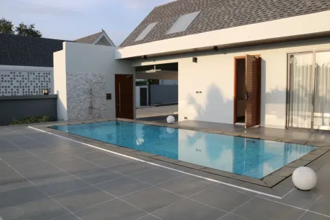 Casa de 4 dormitorios en Pattaya, Tailandia № 212016 - foto 11