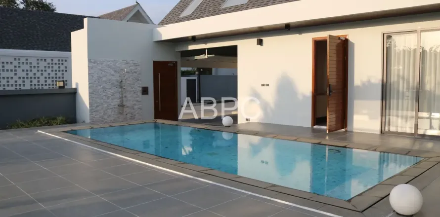 Casa de 4 dormitorios en Pattaya, Tailandia № 212016
