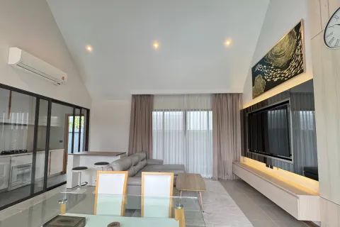 Casa de 4 dormitorios en Pattaya, Tailandia № 212016 - foto 15