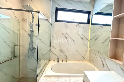 Casa de 4 dormitorios en Pattaya, Tailandia № 212016 - foto 8