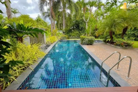 Casa de 3 dormitorios en Pattaya, Tailandia № 212022 - foto 3