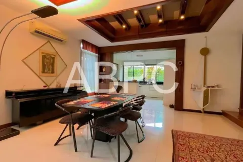 Casa de 3 dormitorios en Pattaya, Tailandia № 212022 - foto 10