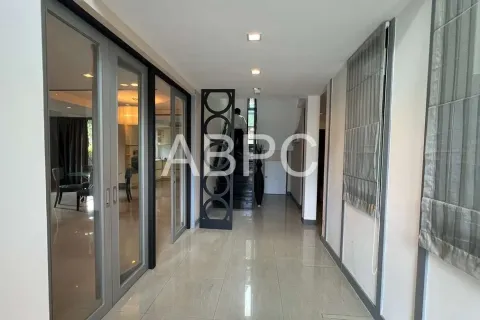 Casa de 3 dormitorios en Pattaya, Tailandia № 212021 - foto 10