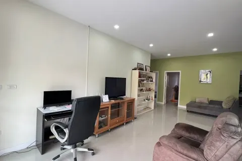 Casa de 3 dormitorios en Pattaya, Tailandia № 212017 - foto 18