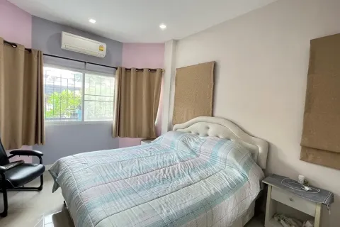 Casa de 3 dormitorios en Pattaya, Tailandia № 212017 - foto 12
