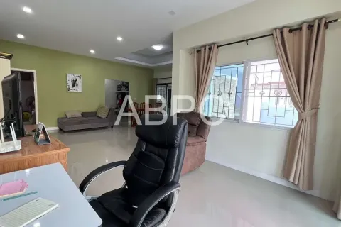 Casa de 3 dormitorios en Pattaya, Tailandia № 212017 - foto 3