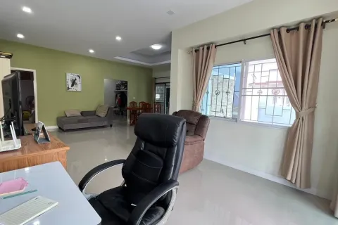Casa de 3 dormitorios en Pattaya, Tailandia № 212017 - foto 16