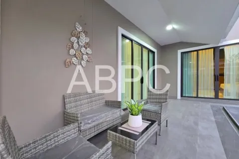 Casa de 3 dormitorios en Pattaya, Tailandia № 212018 - foto 2