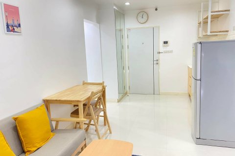 Кондоминиум с 2 спальнями в Дин Даенге, Бангкок, Таиланд № 164522 - фото 3