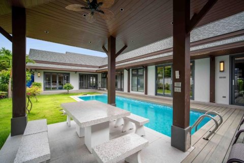 Villa in Phuket, Thailand 3 bedrooms № 168910 - photo 3