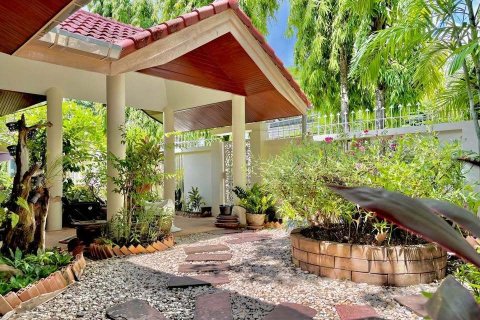 House in Phuket, Thailand 4 bedrooms № 168914 - photo 9