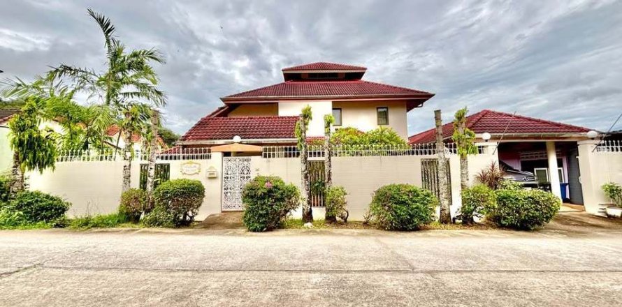 House in Phuket, Thailand 4 bedrooms № 168914