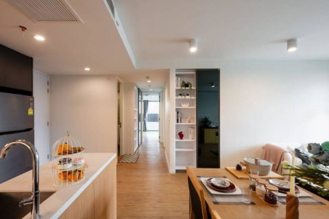 Condo in Bangkok, Thailand, 3 bedrooms № 134699 - photo 9