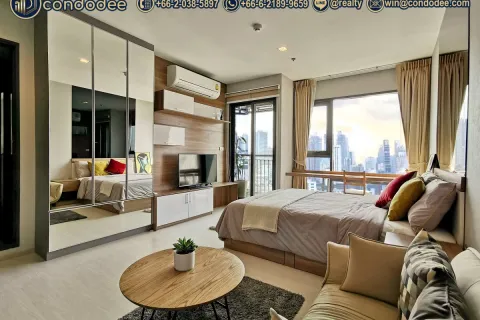 Studio dans le Condo à Watthana, Bangkok, Thaïlande  № 200631