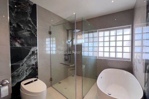 House in Bang Lamung, Thailand 5 bedrooms № 178977 - photo 13