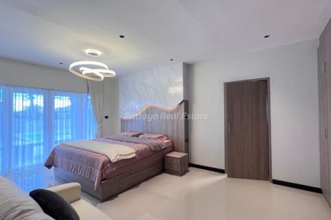 House in Bang Lamung, Thailand 5 bedrooms № 178977 - photo 8