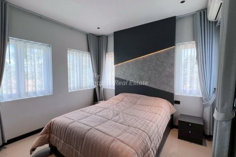 House in Bang Lamung, Thailand 5 bedrooms № 178977 - photo 14