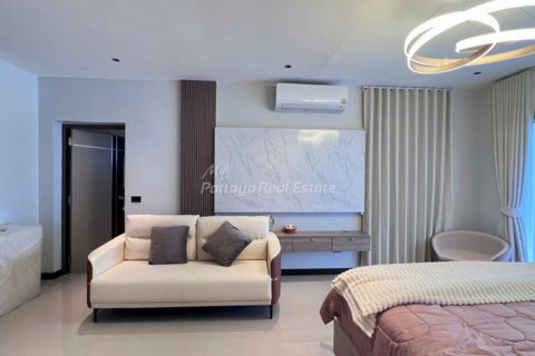 House in Bang Lamung, Thailand 5 bedrooms № 178977 - photo 9