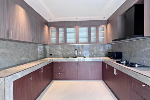 House in Bang Lamung, Thailand 5 bedrooms № 178977 - photo 7
