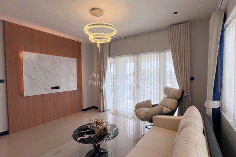 House in Bang Lamung, Thailand 5 bedrooms № 178977 - photo 6