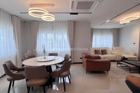 House in Bang Lamung, Thailand 5 bedrooms № 178977