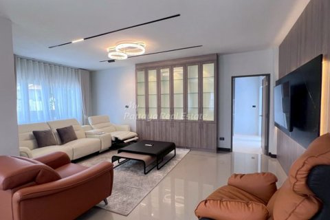 House in Bang Lamung, Thailand 5 bedrooms № 178977 - photo 3
