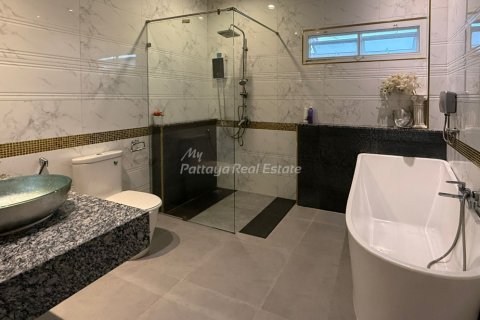 House in Pattaya, Thailand 4 bedrooms № 178978 - photo 6