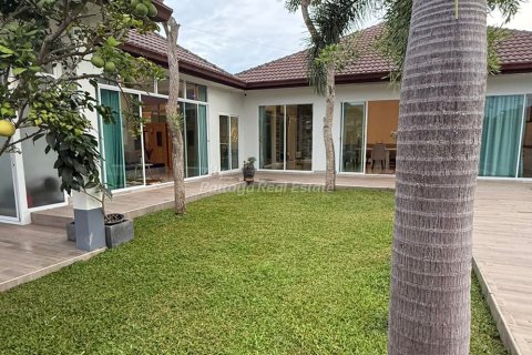 House in Pattaya, Thailand 4 bedrooms № 178978 - photo 10