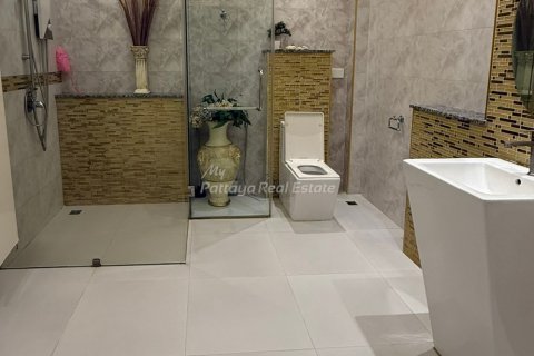 House in Pattaya, Thailand 4 bedrooms № 178978 - photo 7