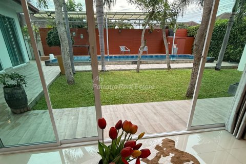House in Pattaya, Thailand 4 bedrooms № 178978 - photo 11